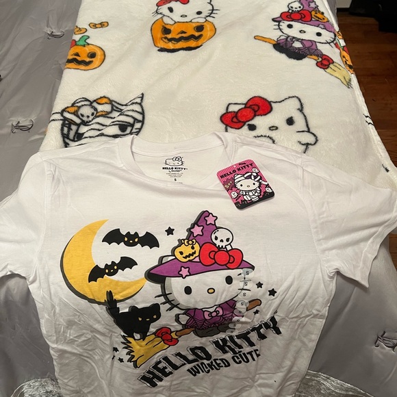 Hello Kitty Halloween Matching Shirt/Blanket Bundle‼️❤️ - Picture 4 of 5